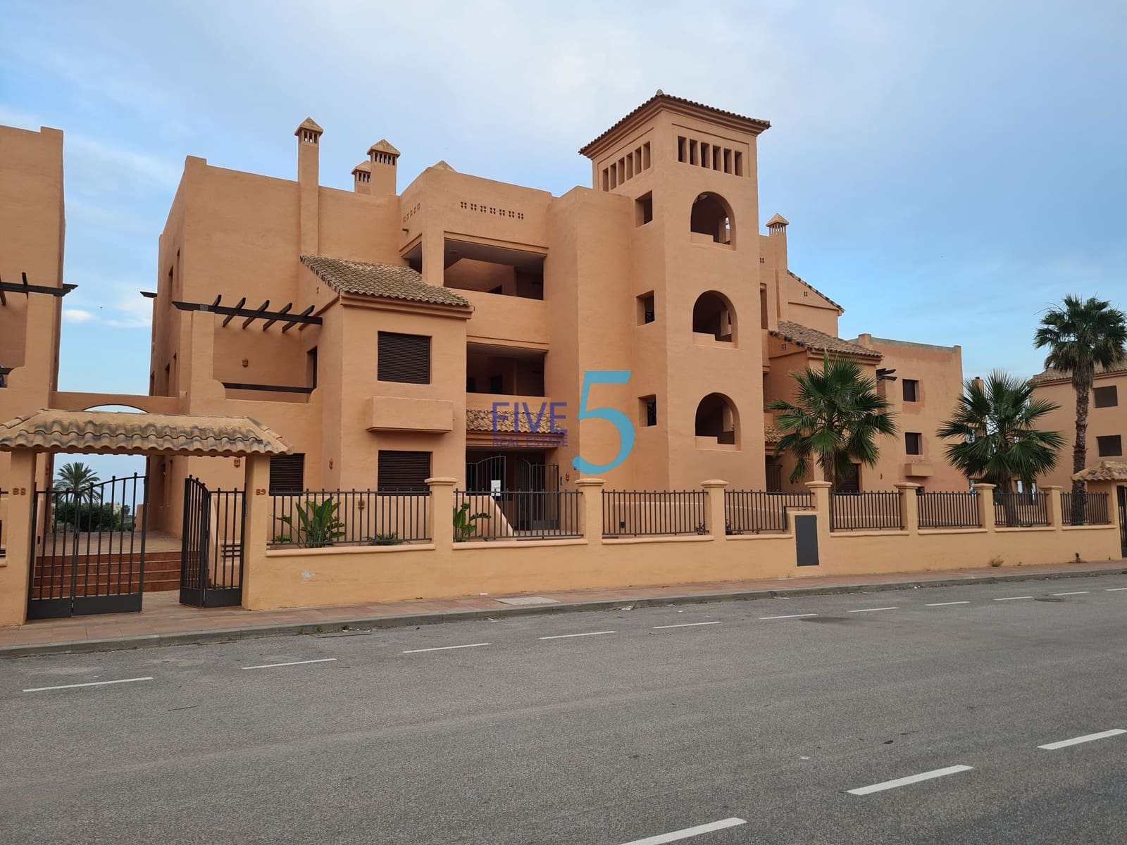 2 soveværelse Lejlighed til salg i Los Alcazares med swimmingpool garage - € 183.000 (Ref: 9974529)
