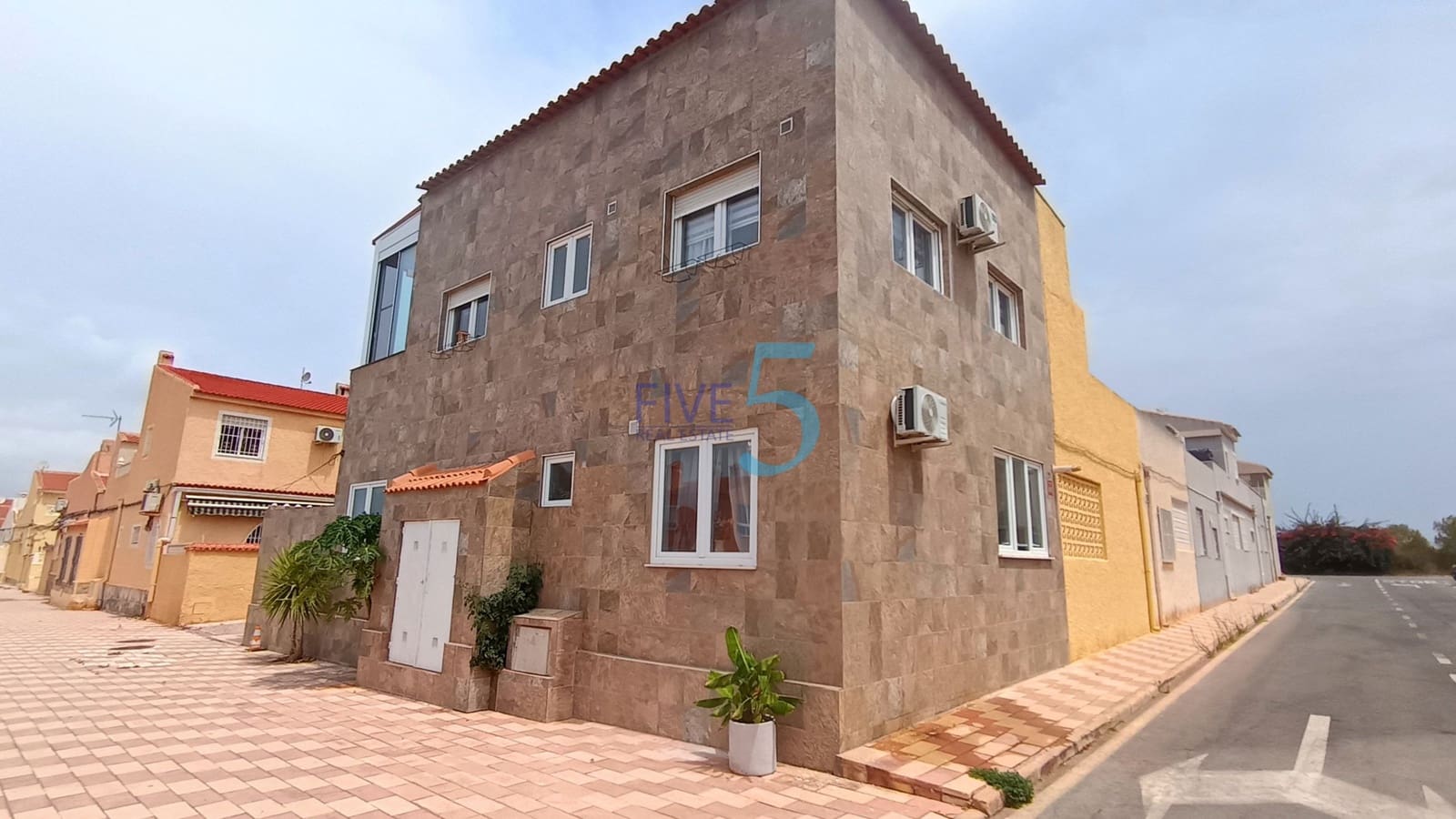 3 sovrum Semi-fristående Villa till salu i Torrevieja - 249 999 € (Ref: 9976325)