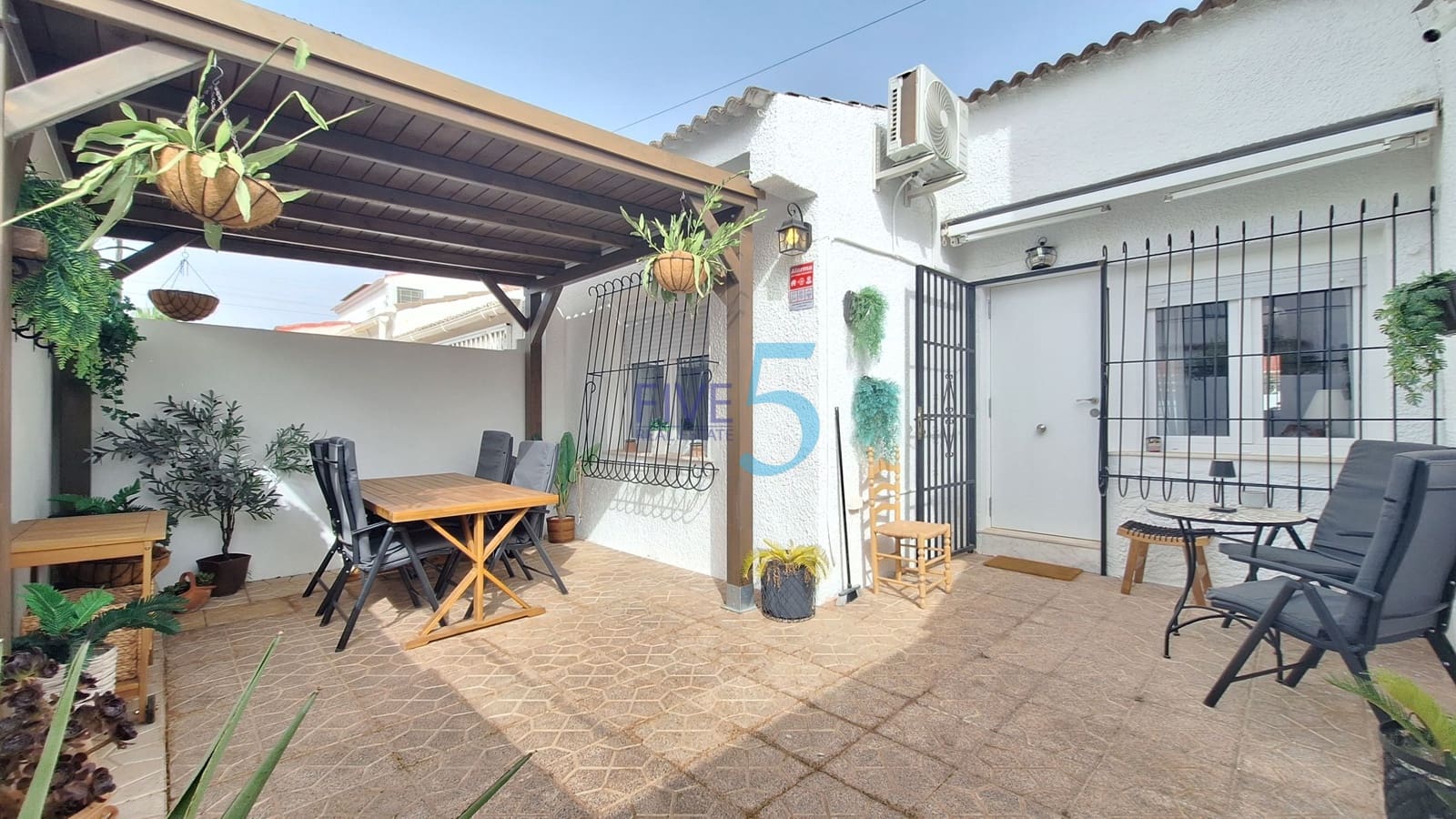 2 Zimmer Bungalow zu verkaufen in Torrevieja mit Pool - 169.000 € (Ref: 9976480)