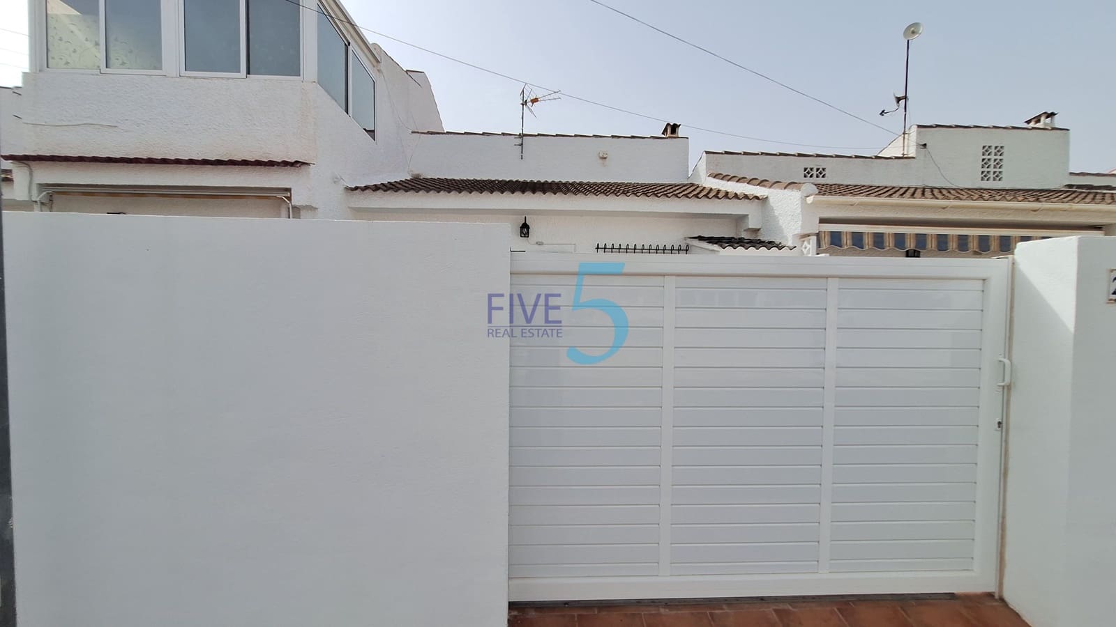 2 Zimmer Bungalow zu verkaufen in Torrevieja mit Pool - 169.000 € (Ref: 9976480)