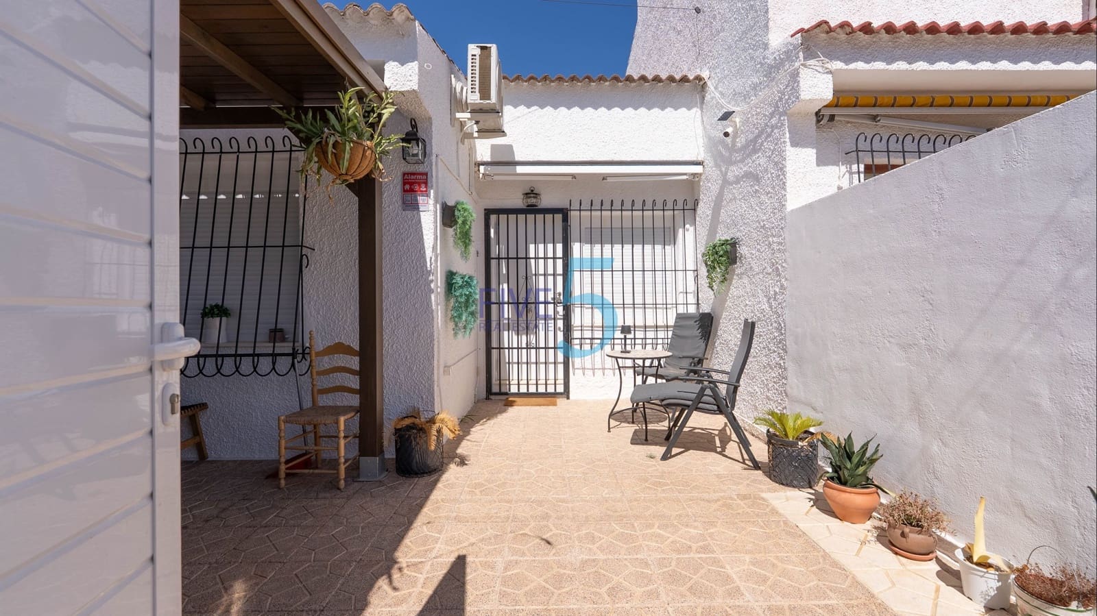 2 camera da letto Bungalow in vendita in Torrevieja con piscina garage - 169.000 € (Rif: 9976480)