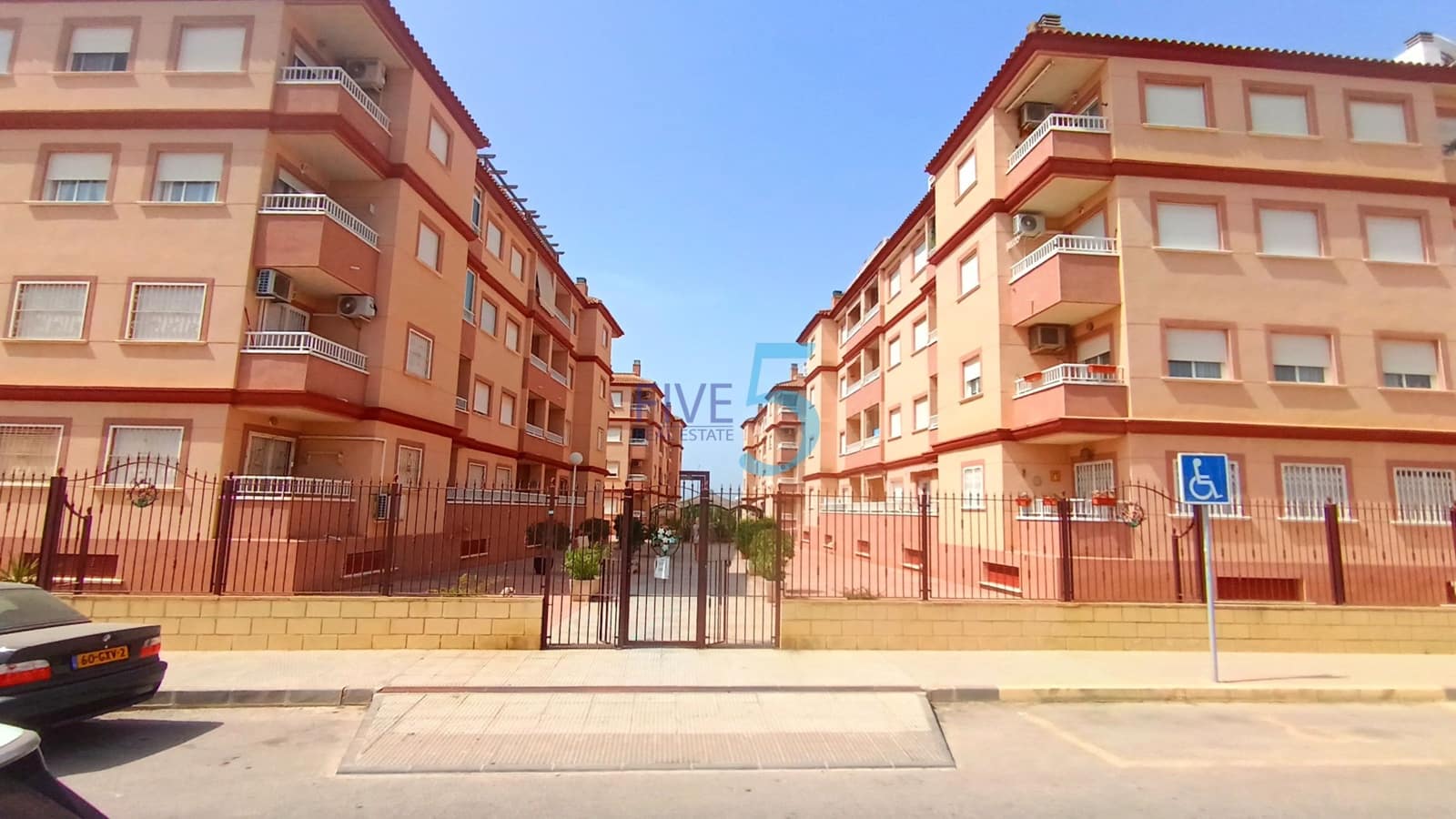 2 bedroom Apartment for sale in Algorfa with pool - € 115,950 (Ref: 9976481)