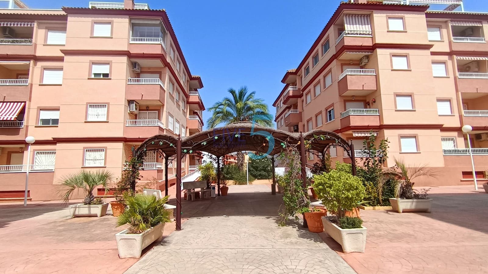 2 bedroom Apartment for sale in Algorfa with pool - € 115,950 (Ref: 9976481)