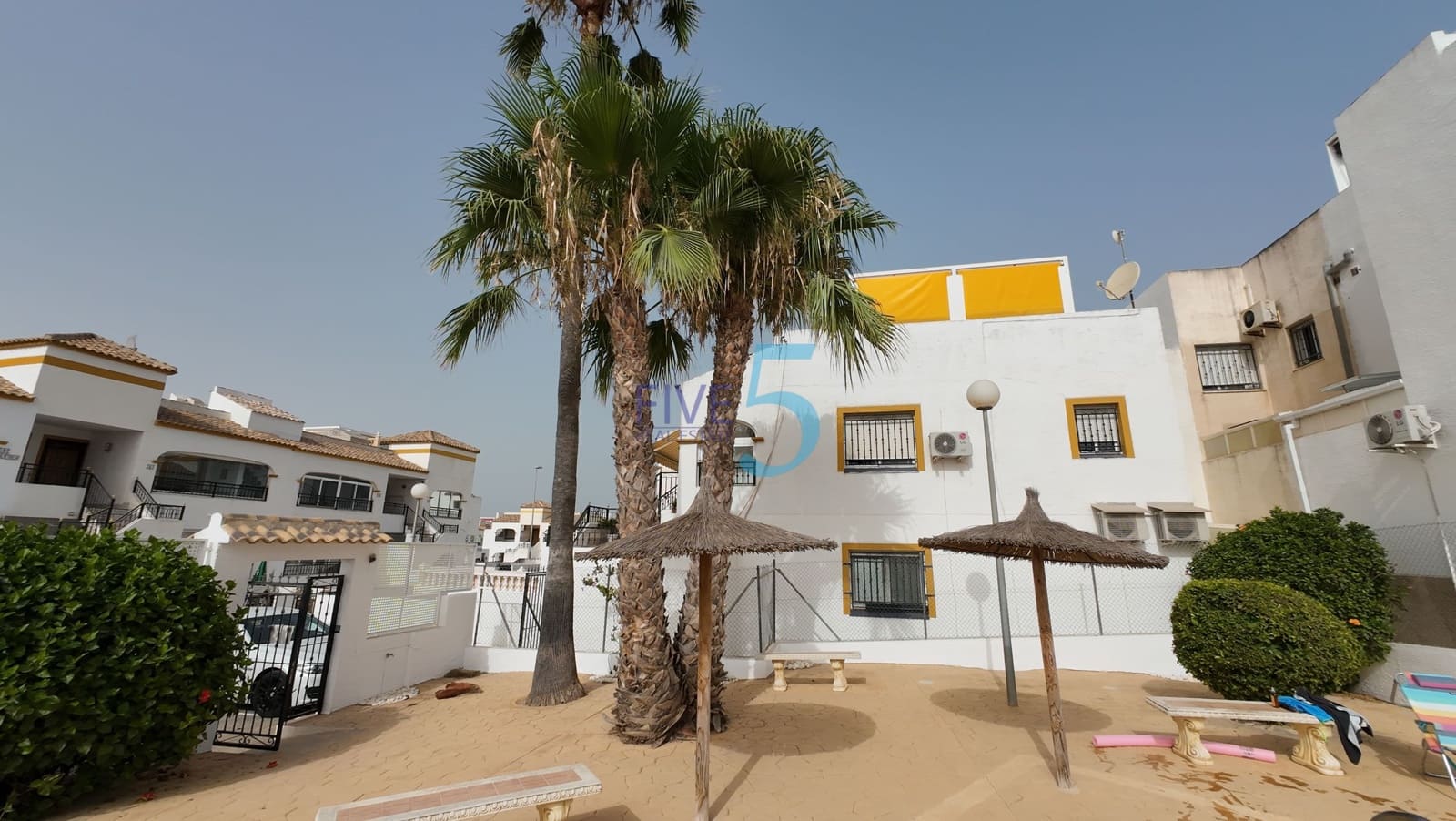 2 soveværelse Lejlighed til salg i Vistabella med swimmingpool - € 128.000 (Ref: 9976482)