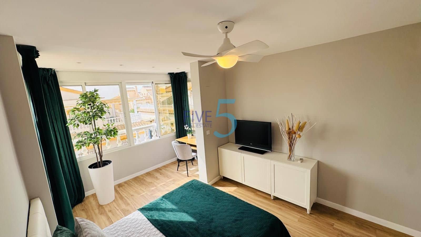 3 soveværelse Byhus til salg i Los Altos med swimmingpool - € 277.900 (Ref: 9976483)