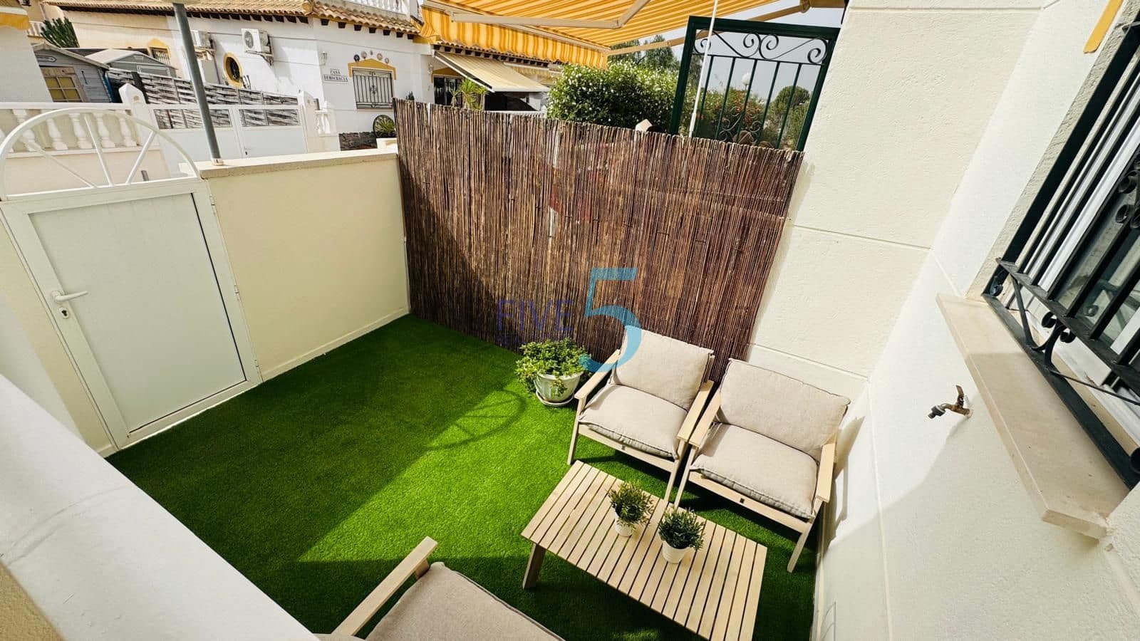 3 soveværelse Byhus til salg i Los Altos med swimmingpool - € 277.900 (Ref: 9976483)