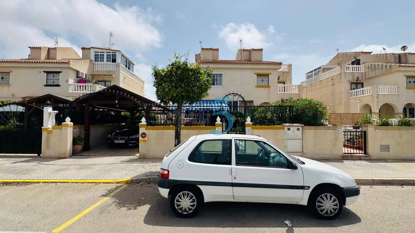 2 soveværelse Byhus til salg i Torrevieja med swimmingpool - € 215.000 (Ref: 9981415)