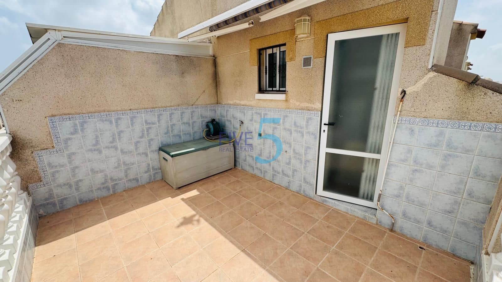 2 soveværelse Byhus til salg i Torrevieja med swimmingpool - € 215.000 (Ref: 9981415)