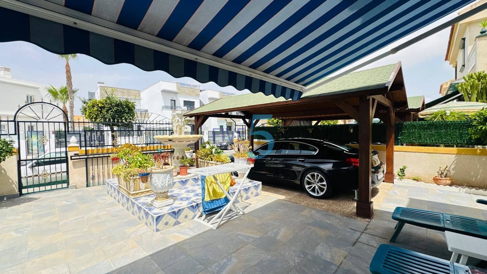 2 soveværelse Byhus til salg i Torrevieja med swimmingpool - € 215.000 (Ref: 9981415)