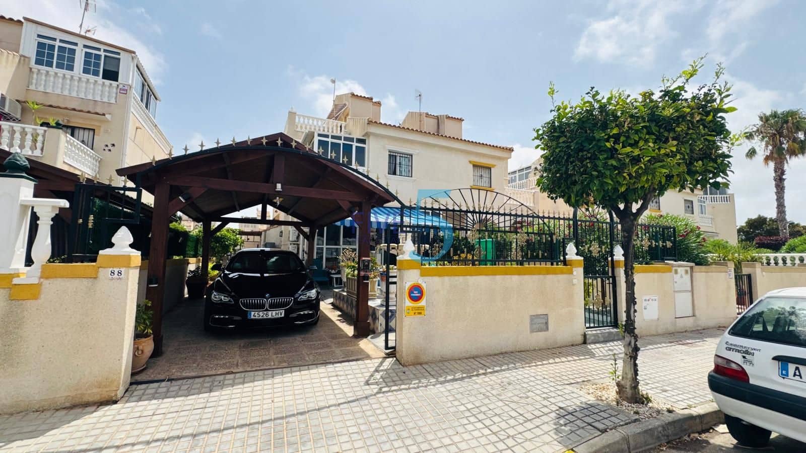 2 soveværelse Byhus til salg i Torrevieja med swimmingpool - € 215.000 (Ref: 9981415)