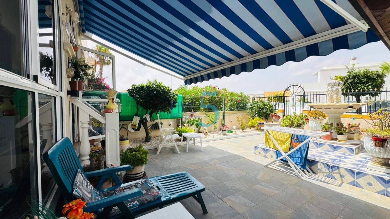 2 soveværelse Byhus til salg i Torrevieja med swimmingpool - € 215.000 (Ref: 9981415)