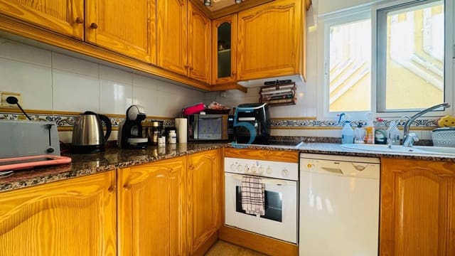 Apartamento de 2 habitaciones en Villamartin, Orihuela en venta con piscina garaje - 159.999 € (Ref: 9981710)