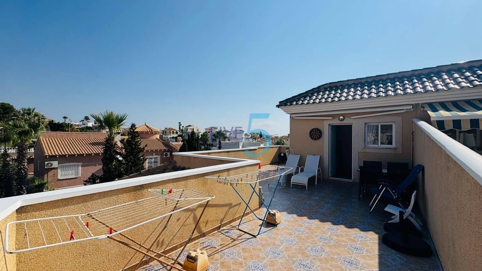 Apartamento de 2 habitaciones en Villamartin en venta con piscina garaje - 159.999 € (Ref: 9981710)