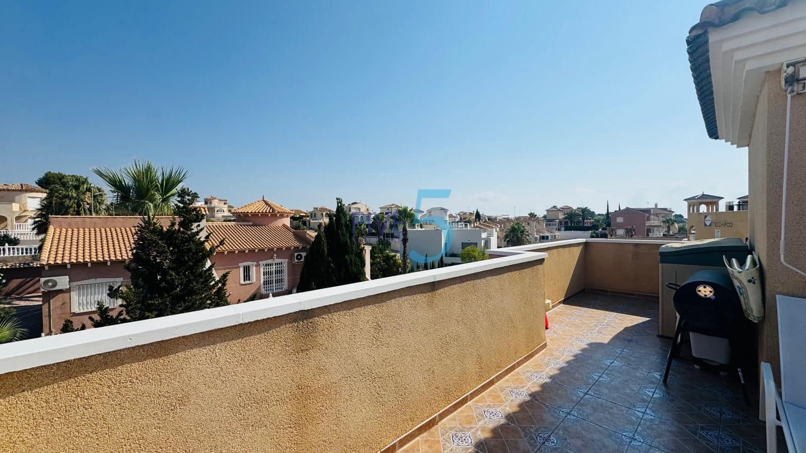 Apartamento de 2 habitaciones en Villamartin en venta con piscina garaje - 159.999 € (Ref: 9981710)