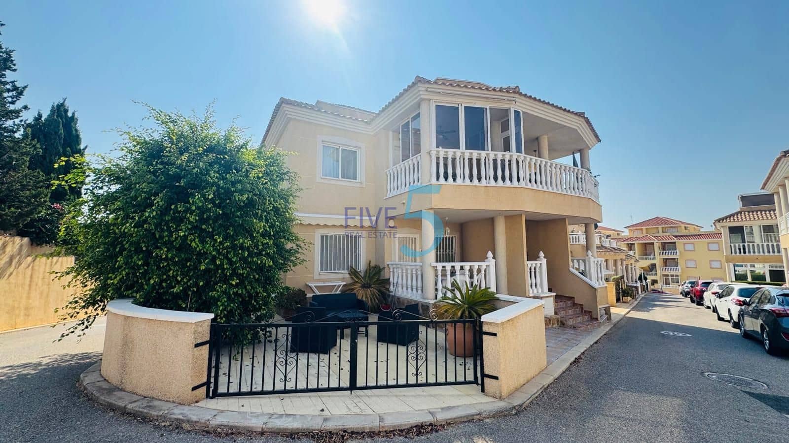 Apartamento de 2 habitaciones en Villamartin en venta con piscina garaje - 159.999 € (Ref: 9981710)