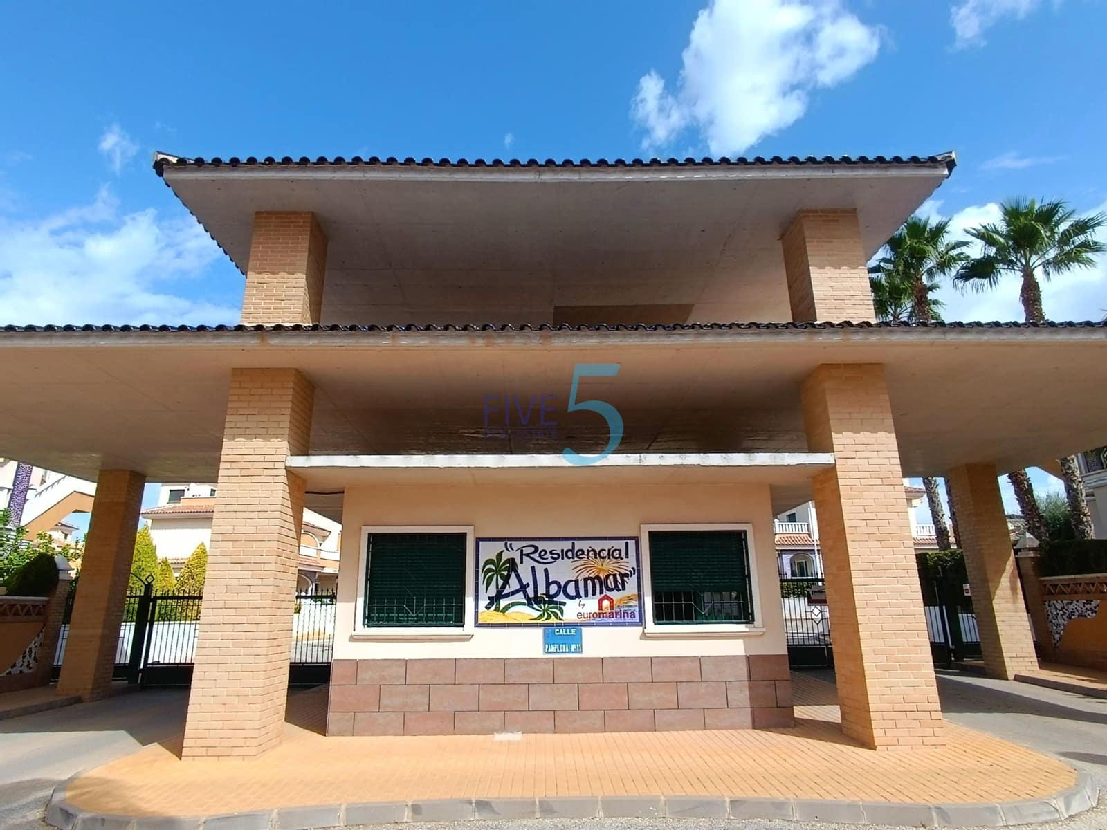 3 soveværelse Byhus til salg i Ciudad Quesada med swimmingpool garage - € 335.000 (Ref: 9984023)
