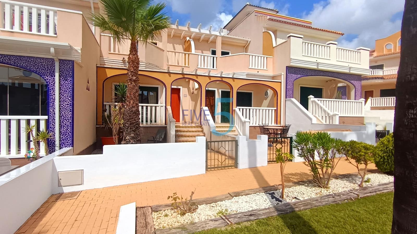 3 soveværelse Byhus til salg i Ciudad Quesada med swimmingpool garage - € 335.000 (Ref: 9984023)