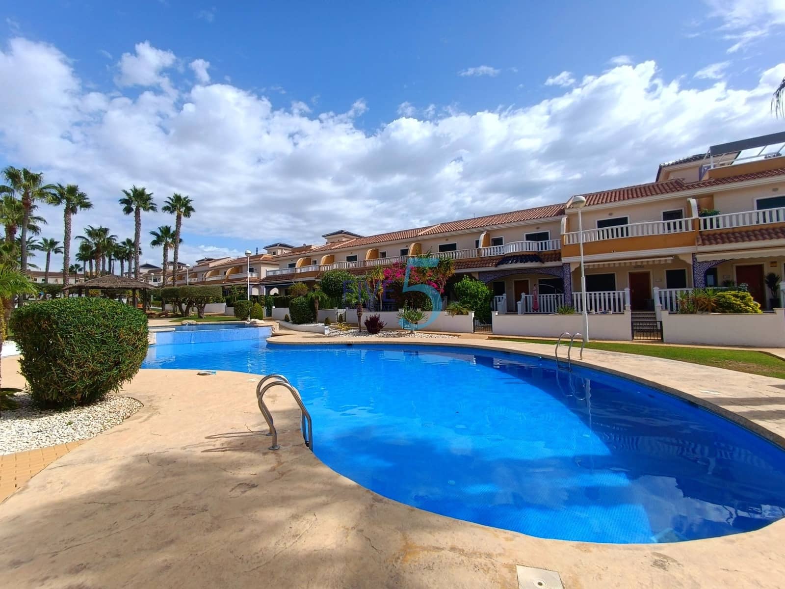 3 soveværelse Byhus til salg i Ciudad Quesada med swimmingpool garage - € 335.000 (Ref: 9984023)