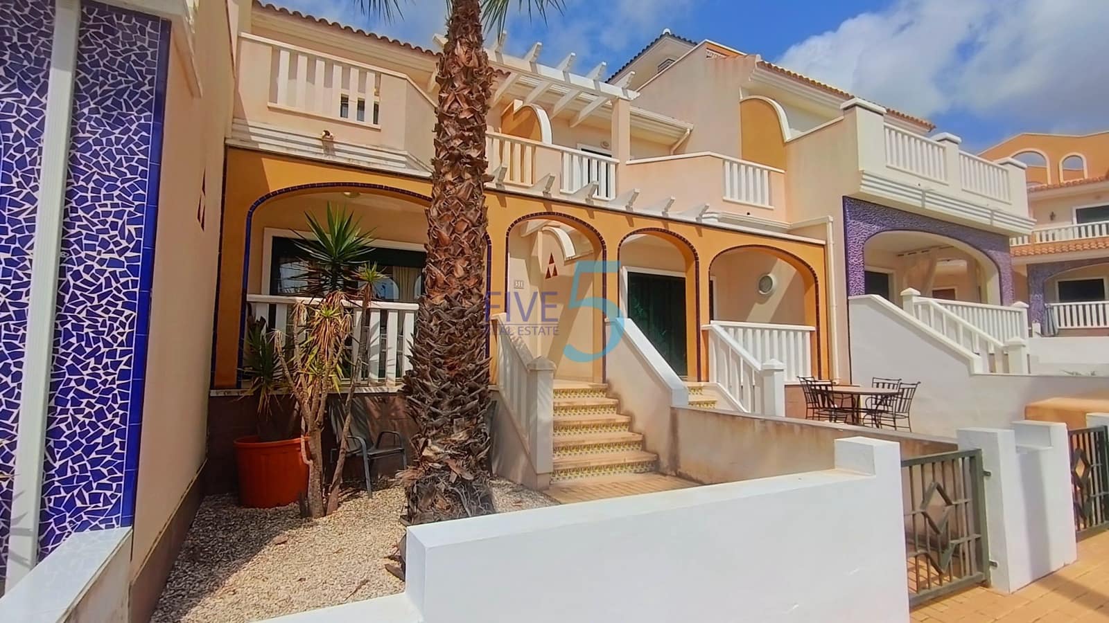 3 soveværelse Byhus til salg i Ciudad Quesada med swimmingpool garage - € 335.000 (Ref: 9984023)