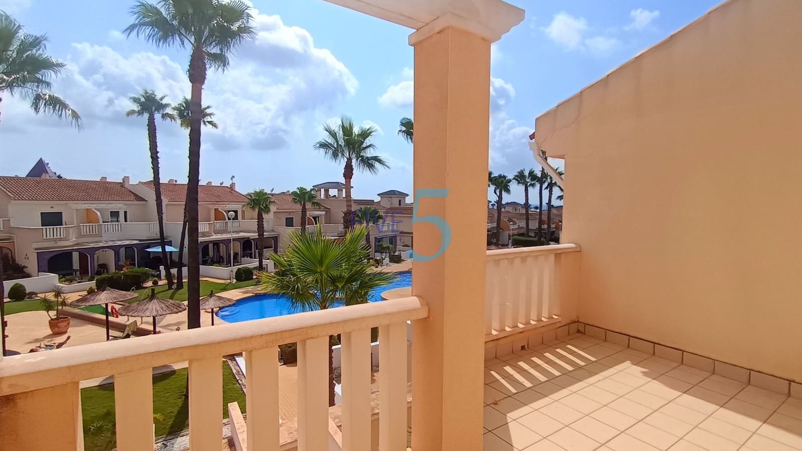 3 soveværelse Byhus til salg i Ciudad Quesada med swimmingpool garage - € 335.000 (Ref: 9984023)