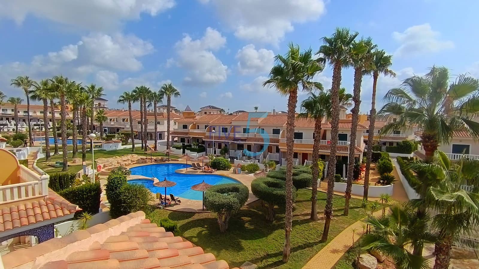 3 slaapkamer Villa te koop in Ciudad Quesada met zwembad garage - € 335.000 (Ref: 9984024)