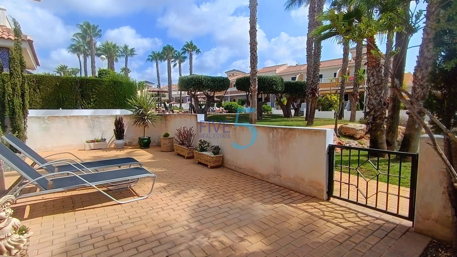 3 slaapkamer Villa te koop in Ciudad Quesada met zwembad garage - € 335.000 (Ref: 9984024)