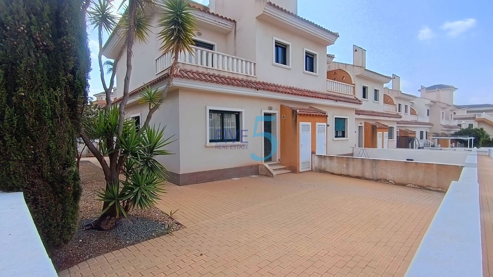 3 slaapkamer Villa te koop in Ciudad Quesada met zwembad garage - € 335.000 (Ref: 9984024)