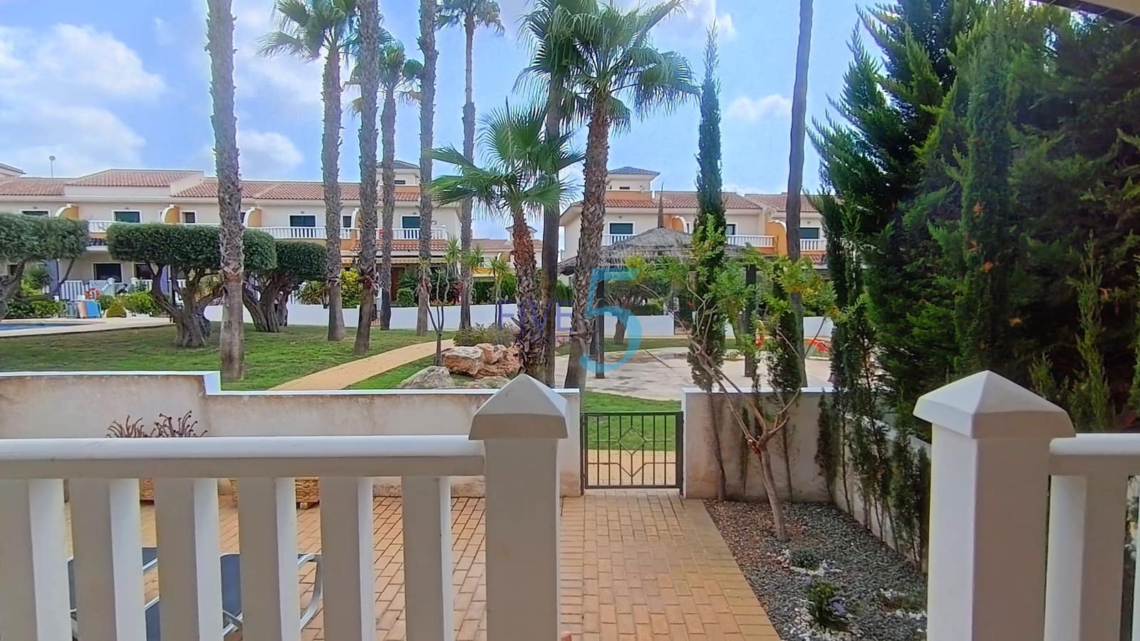 3 slaapkamer Villa te koop in Ciudad Quesada met zwembad garage - € 335.000 (Ref: 9984024)
