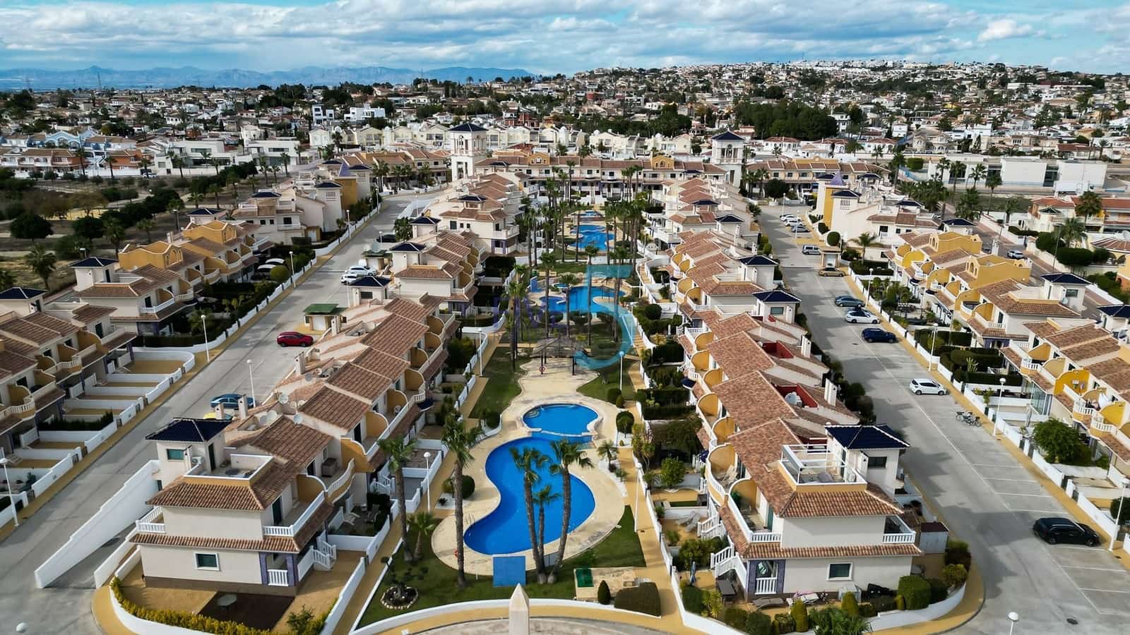 3 slaapkamer Villa te koop in Ciudad Quesada met zwembad garage - € 335.000 (Ref: 9984024)