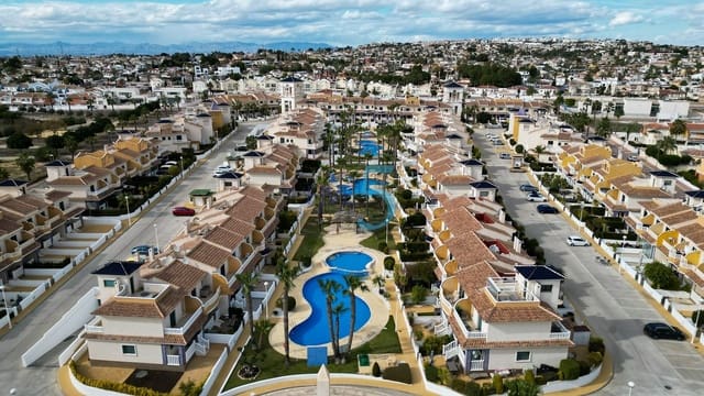 3 slaapkamer Villa te koop in Ciudad Quesada, Rojales met zwembad garage - € 335.000 (Ref: 9984024)