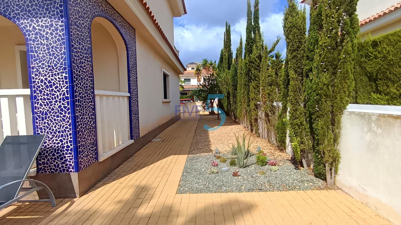 3 slaapkamer Villa te koop in Ciudad Quesada met zwembad garage - € 335.000 (Ref: 9984024)