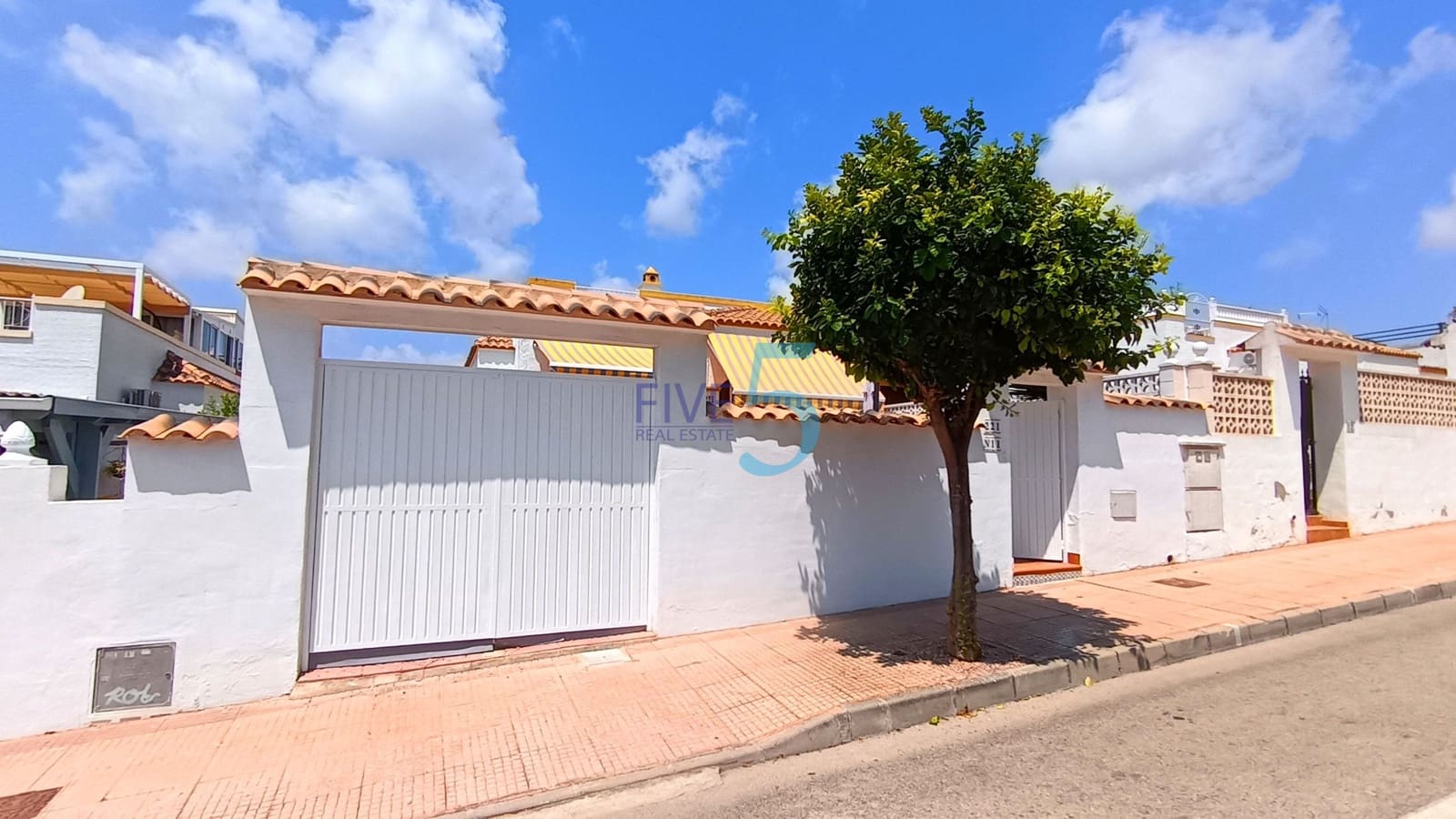 3 bedroom Bungalow for sale in San Fulgencio with pool - € 185,000 (Ref: 9984152)