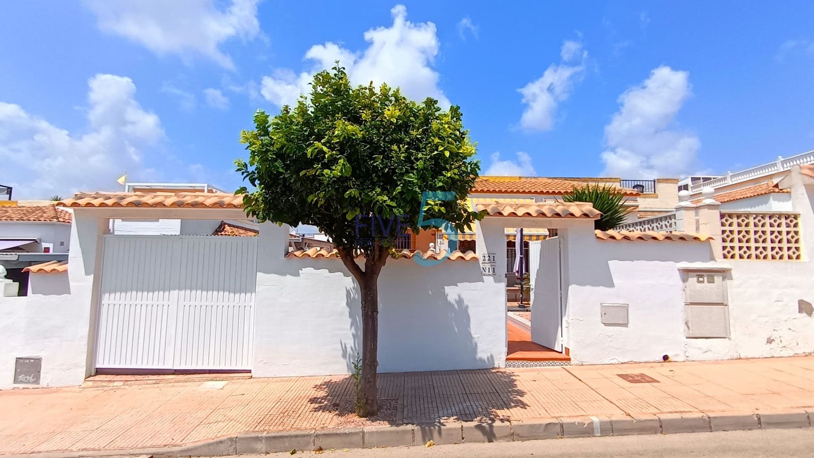 3 bedroom Bungalow for sale in San Fulgencio with pool - € 185,000 (Ref: 9984152)