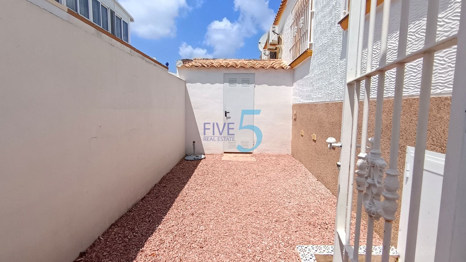 3 bedroom Bungalow for sale in San Fulgencio with pool - € 185,000 (Ref: 9984152)