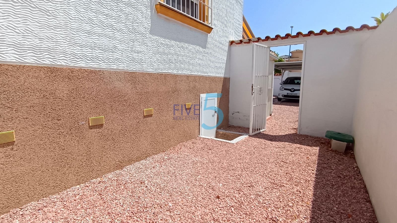 3 bedroom Bungalow for sale in San Fulgencio with pool - € 185,000 (Ref: 9984152)