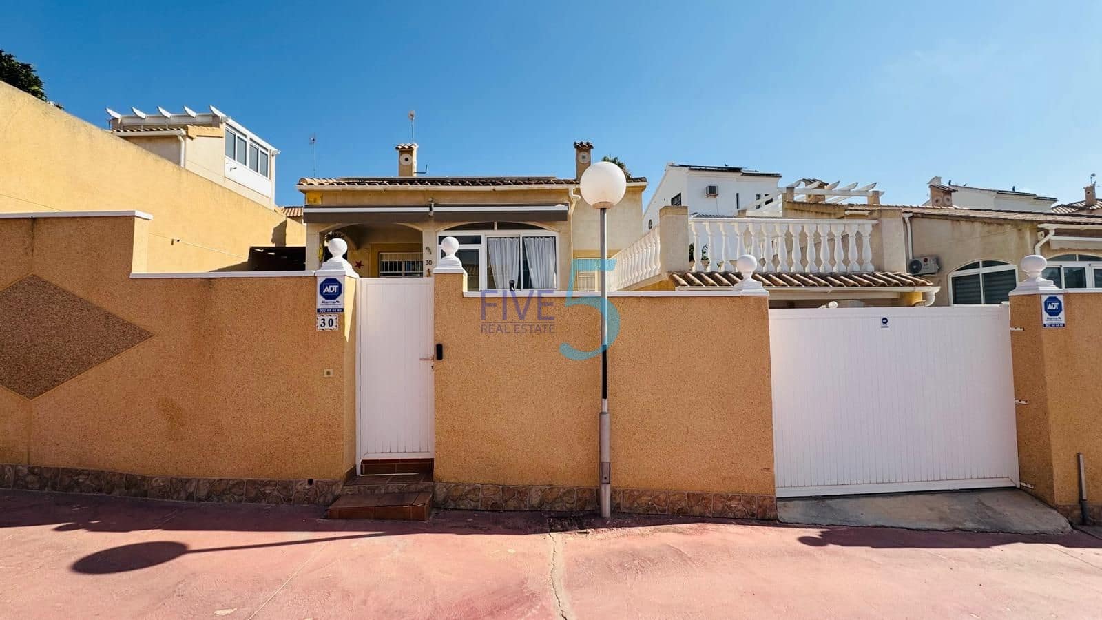 3 soverom Villa til salgs i Los Altos med svømmebasseng garasje - € 250 000 (Ref: 9985848)