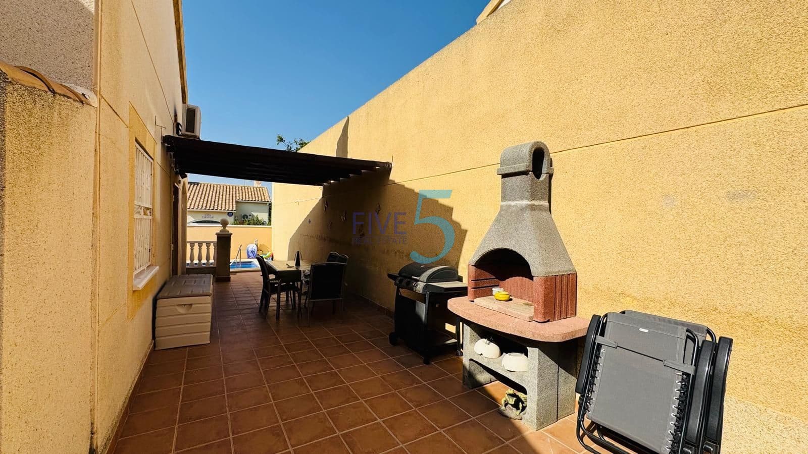 3 soverom Villa til salgs i Los Altos med svømmebasseng garasje - € 250 000 (Ref: 9985848)