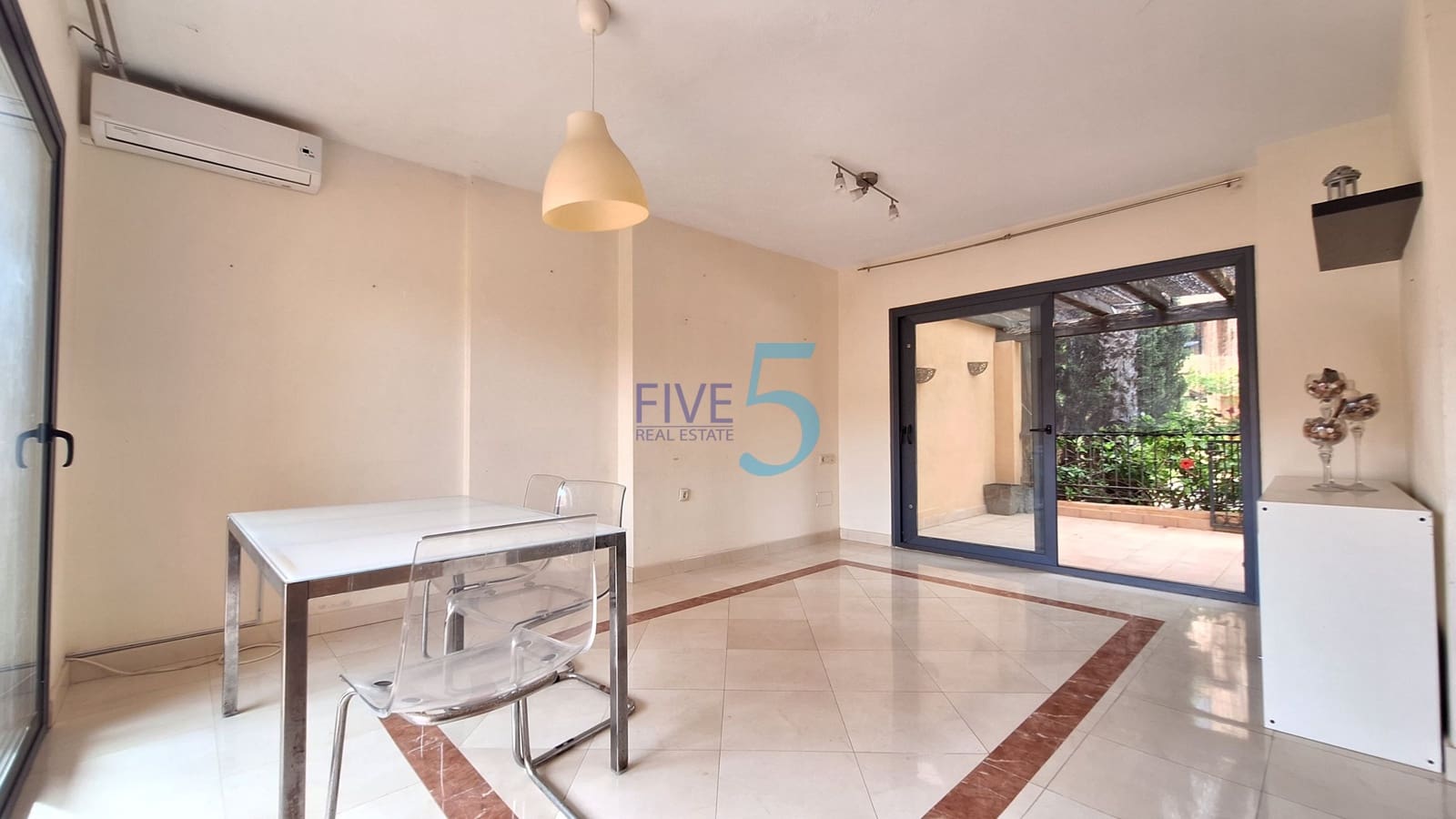 3 sovrum Semi-fristående Villa till salu i Villamartin med pool - 297 000 € (Ref: 9987180)