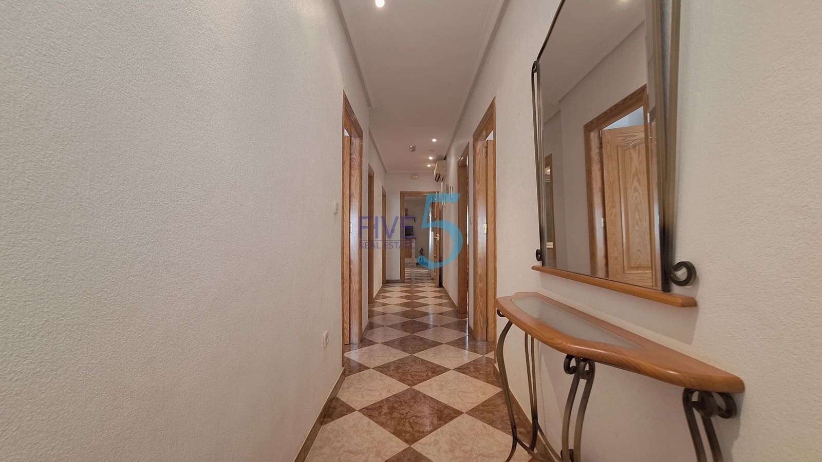 Casa de 4 habitaciones en San Miguel de Salinas en venta - 138.000 € (Ref: 9989492)