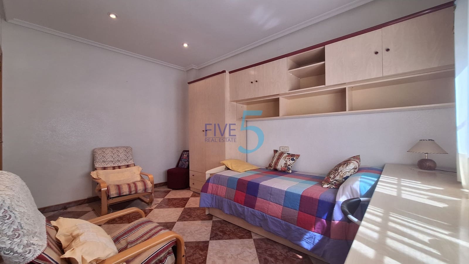 Casa de 4 habitaciones en San Miguel de Salinas en venta - 138.000 € (Ref: 9989492)