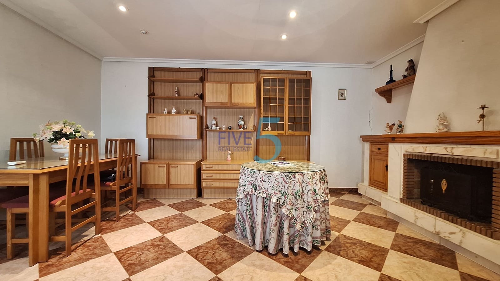 Casa de 4 habitaciones en San Miguel de Salinas en venta - 138.000 € (Ref: 9989492)