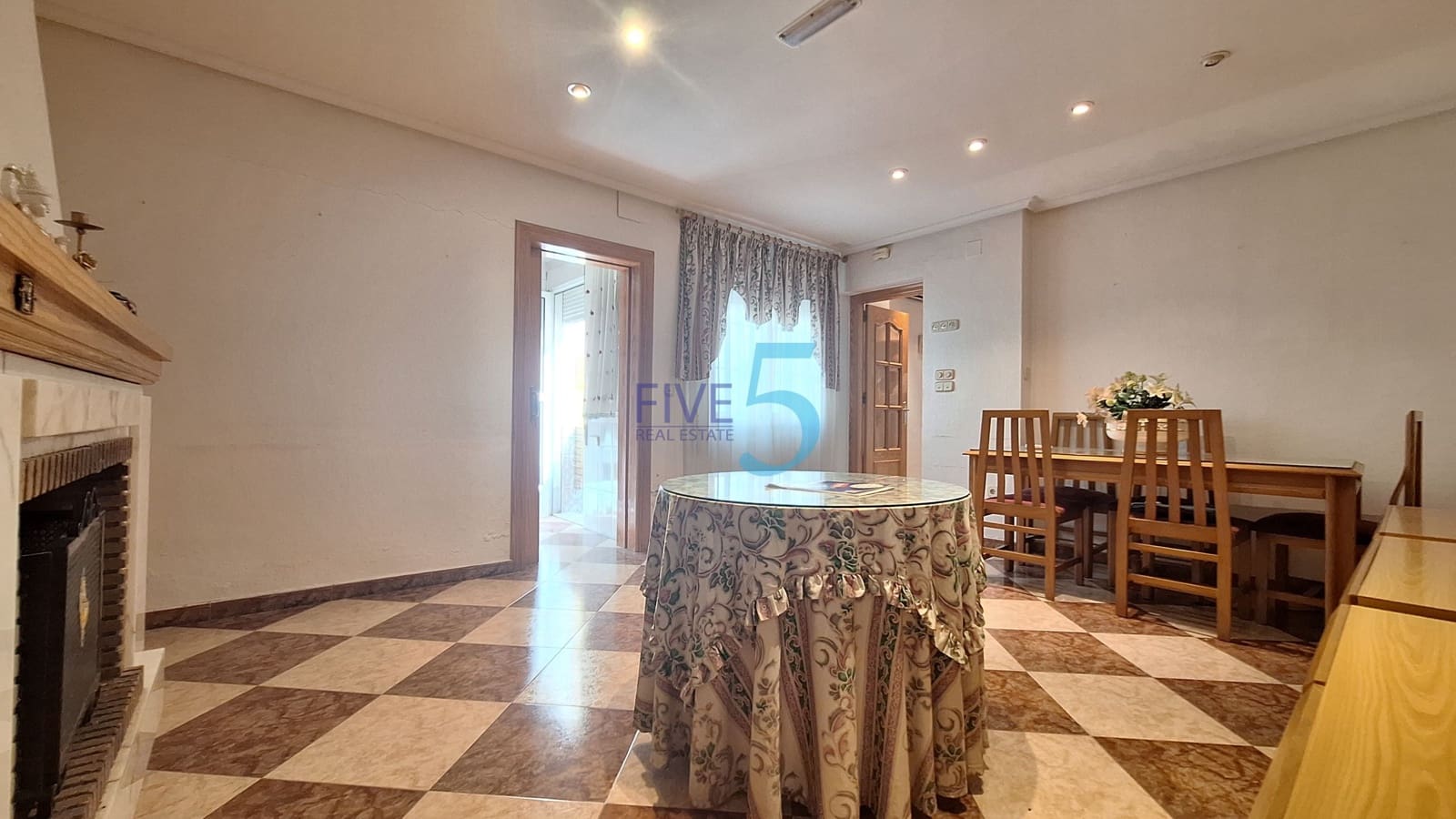 Casa de 4 habitaciones en San Miguel de Salinas en venta - 138.000 € (Ref: 9989492)