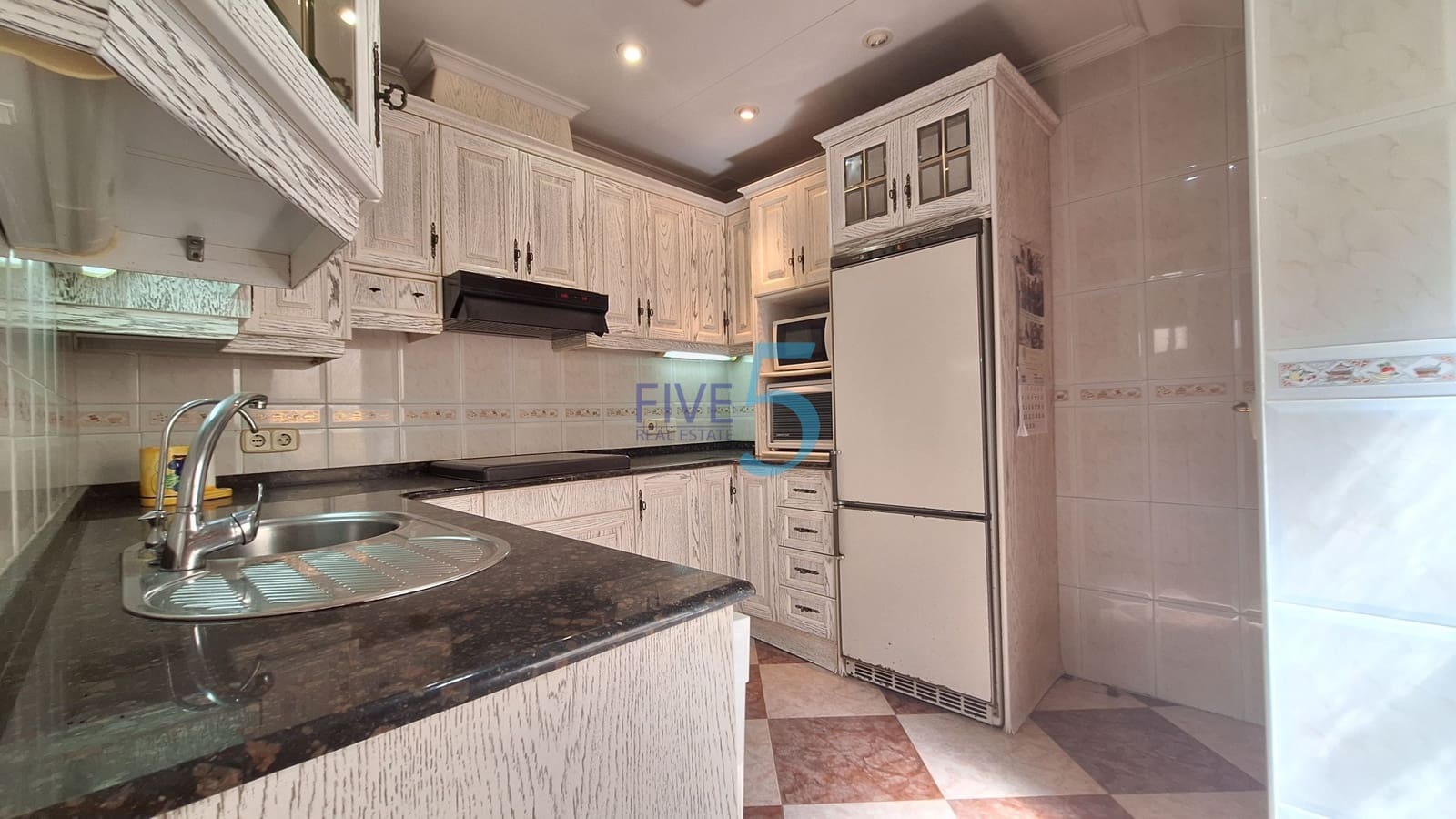 Casa de 4 habitaciones en San Miguel de Salinas en venta - 138.000 € (Ref: 9989492)