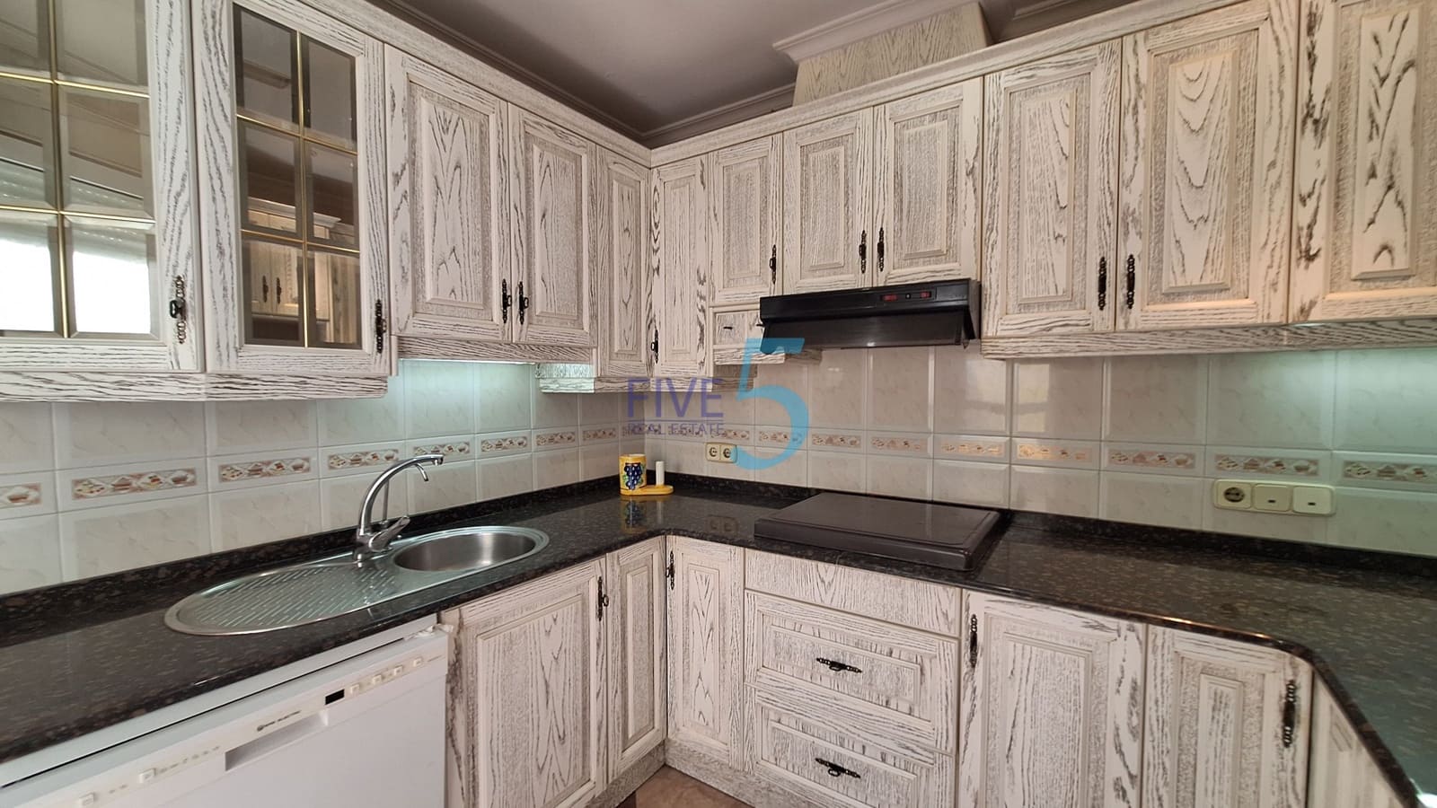 Casa de 4 habitaciones en San Miguel de Salinas en venta - 138.000 € (Ref: 9989492)