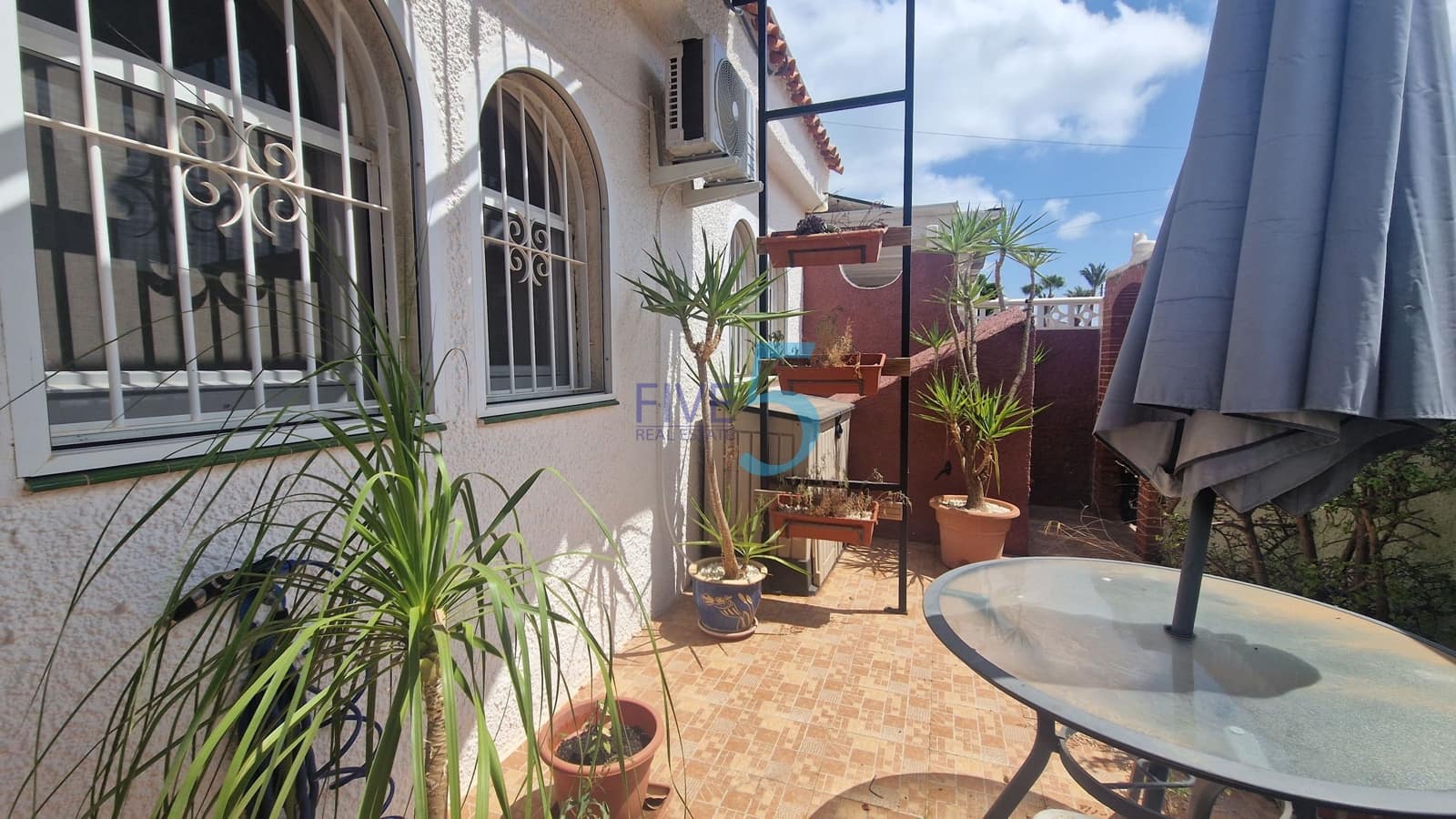 3 soverom Villa til salgs i Estrella de Mar med svømmebasseng garasje - € 298 000 (Ref: 9989493)
