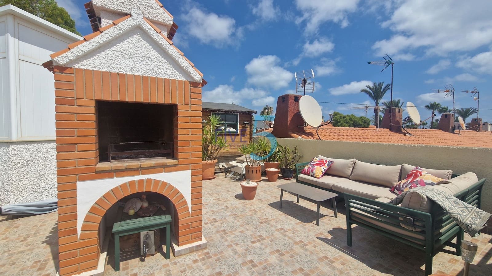 3 soverom Villa til salgs i Estrella de Mar med svømmebasseng garasje - € 298 000 (Ref: 9989493)