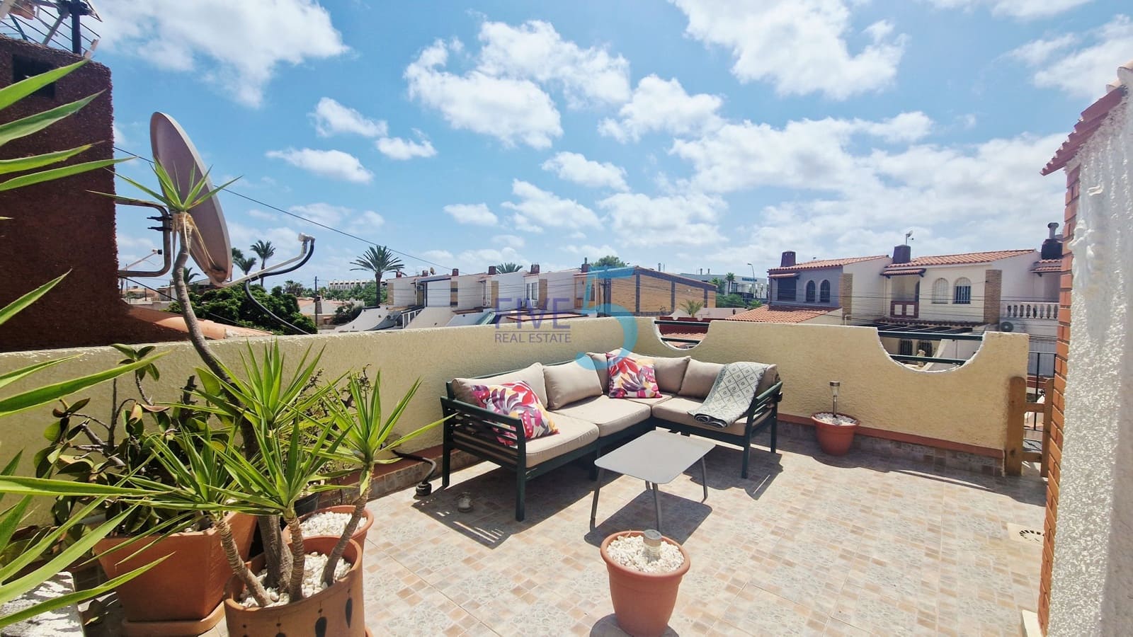 3 soverom Villa til salgs i Estrella de Mar med svømmebasseng garasje - € 298 000 (Ref: 9989493)