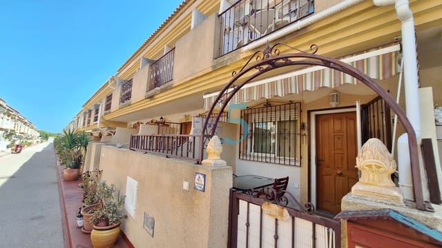 3 soveværelse Semi-Rækkehus til salg i Playa Flamenca, Orihuela med swimmingpool garage - € 169.900 (Ref: 9994508)