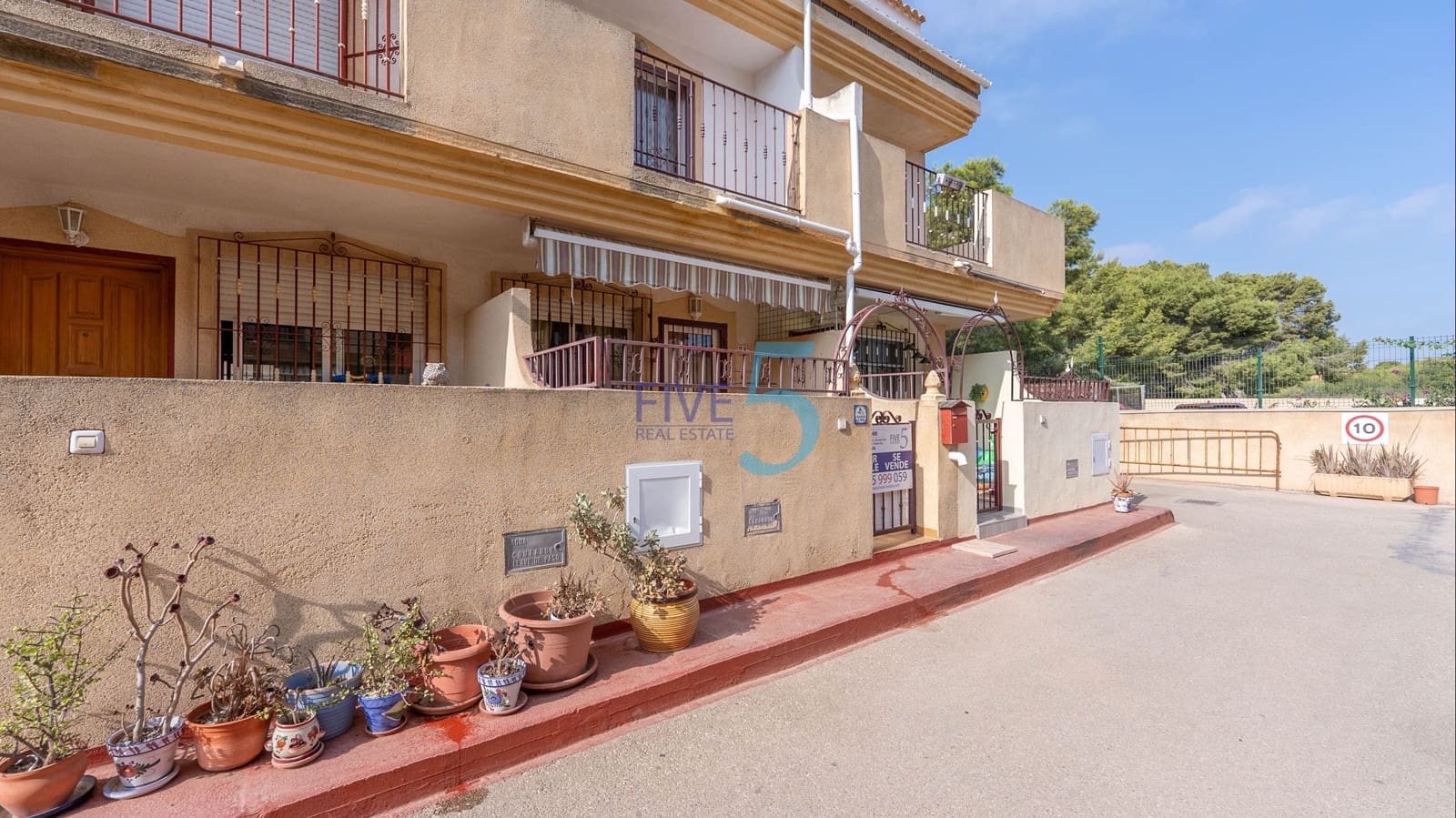 3 soverom Kjedet enebolig til salgs i Playa Flamenca med svømmebasseng - € 169 900 (Ref: 9994508)
