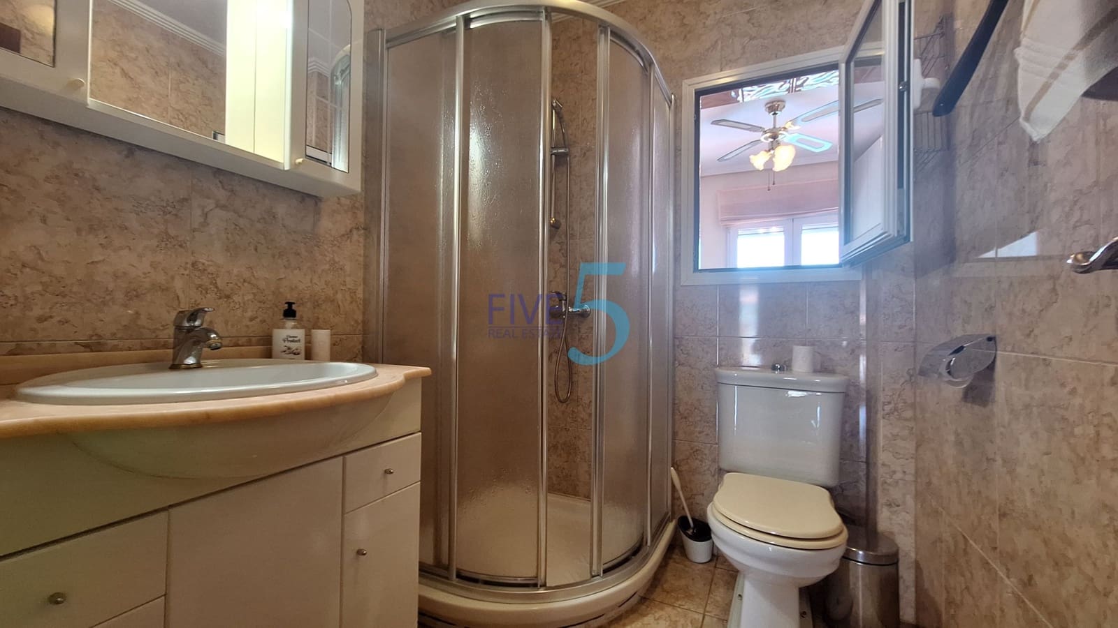 4 soveværelse Villa til salg i Torrevieja med swimmingpool garage - € 390.000 (Ref: 9996491)
